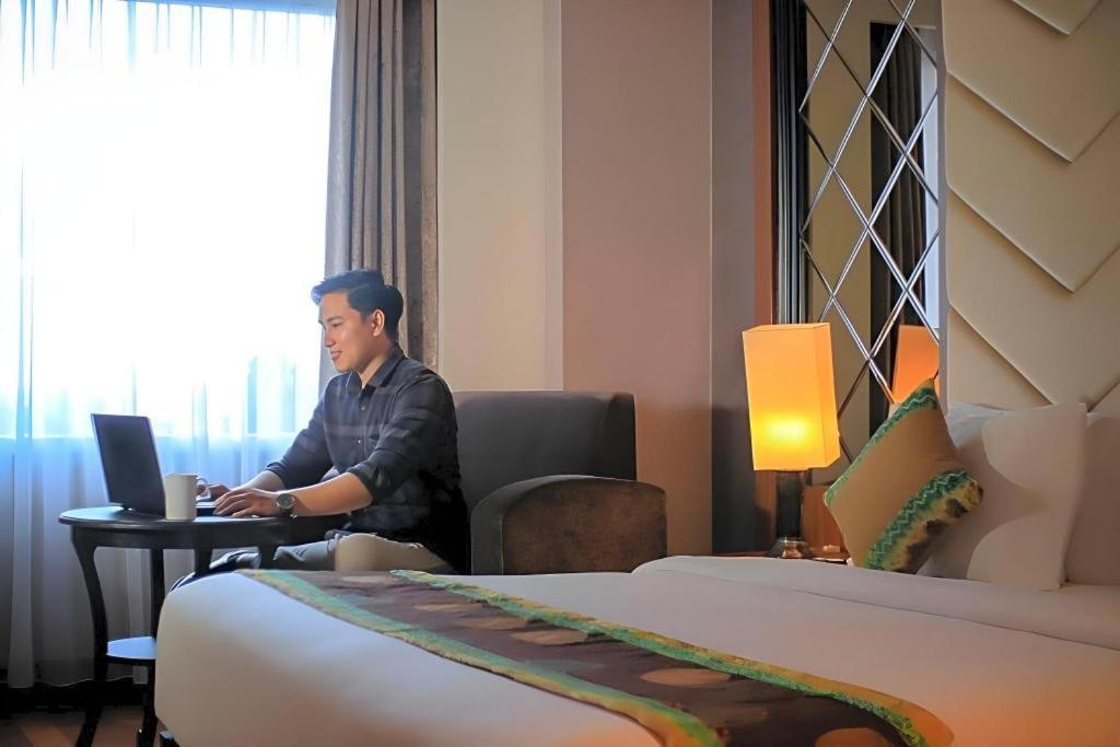 Grand Qin Hotel Banjarbaru Exteriör bild