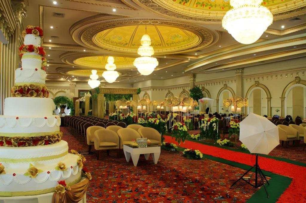 Grand Qin Hotel Banjarbaru Exteriör bild