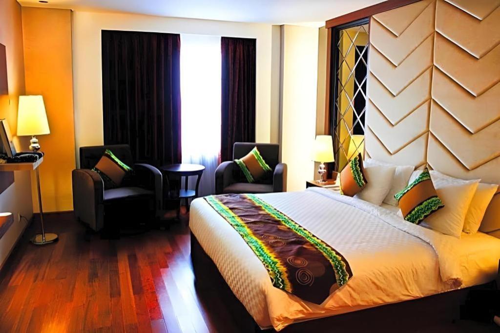 Grand Qin Hotel Banjarbaru Exteriör bild