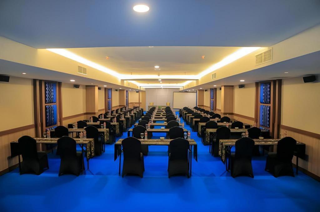 Grand Qin Hotel Banjarbaru Exteriör bild