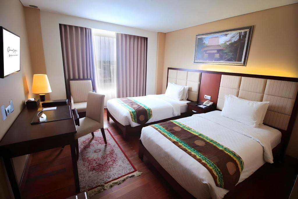 Grand Qin Hotel Banjarbaru Exteriör bild