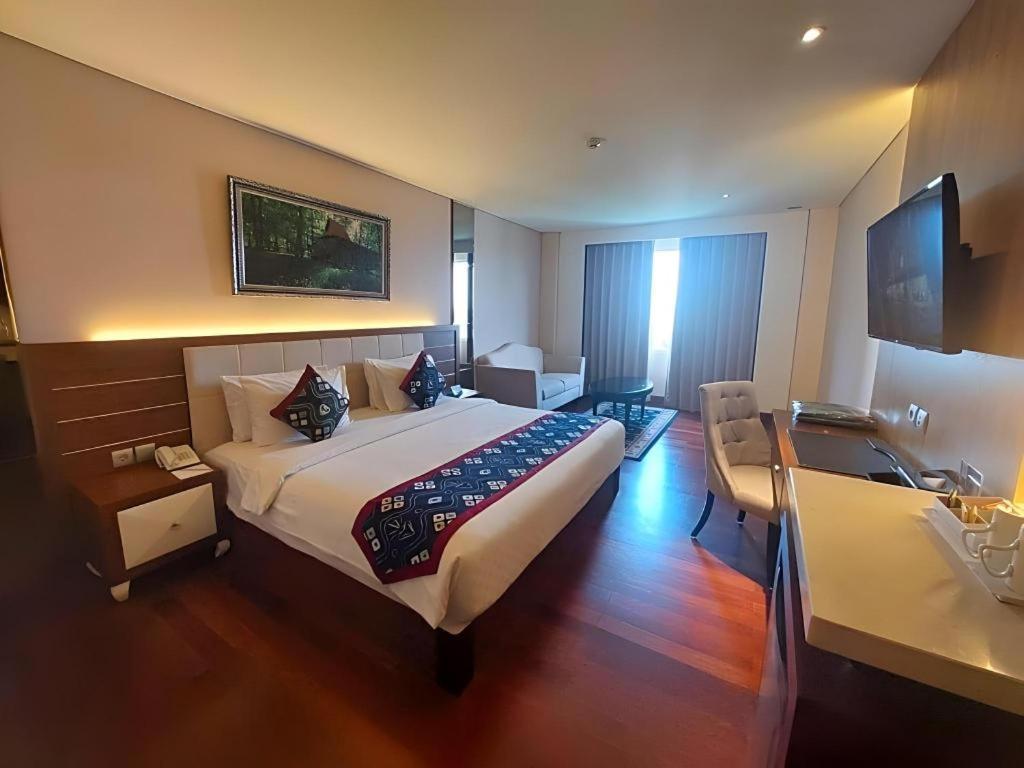 Grand Qin Hotel Banjarbaru Exteriör bild