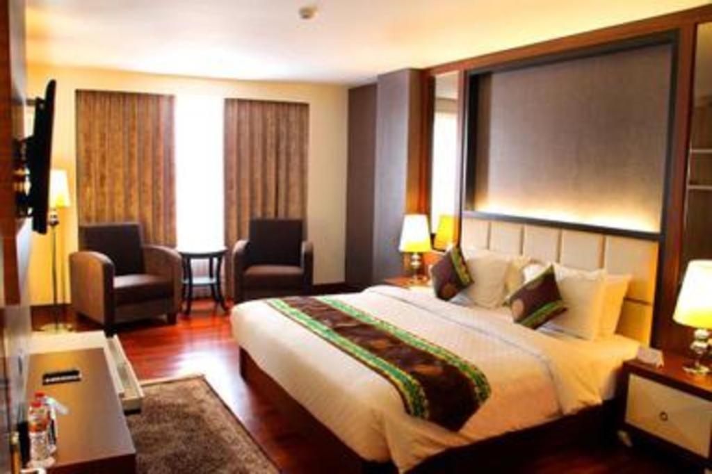 Grand Qin Hotel Banjarbaru Exteriör bild