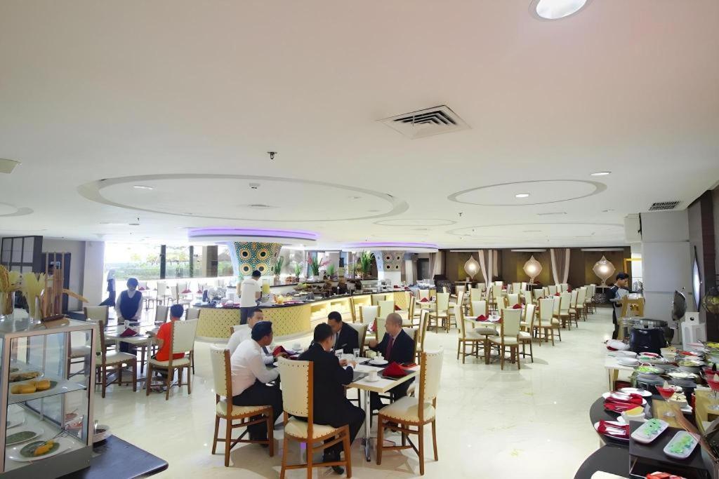 Grand Qin Hotel Banjarbaru Exteriör bild