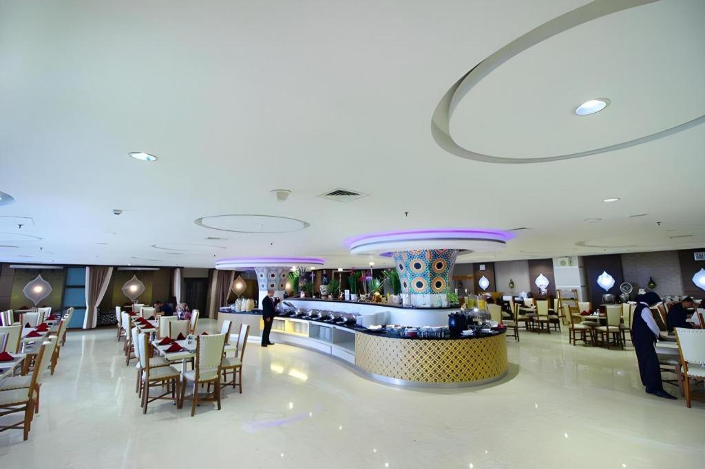 Grand Qin Hotel Banjarbaru Exteriör bild