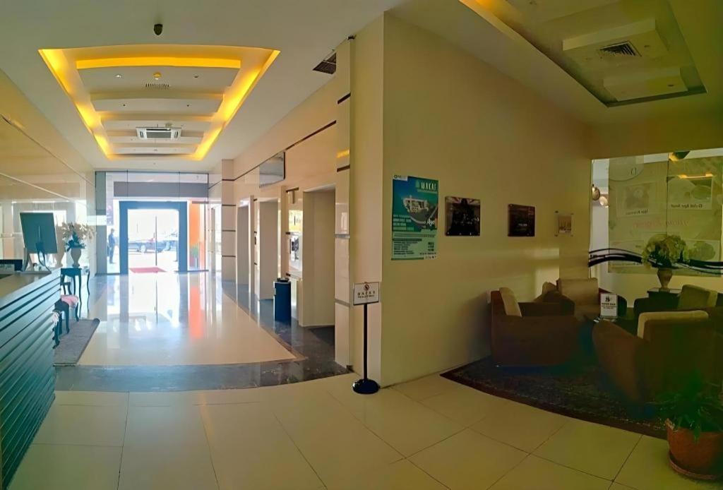 Grand Qin Hotel Banjarbaru Exteriör bild
