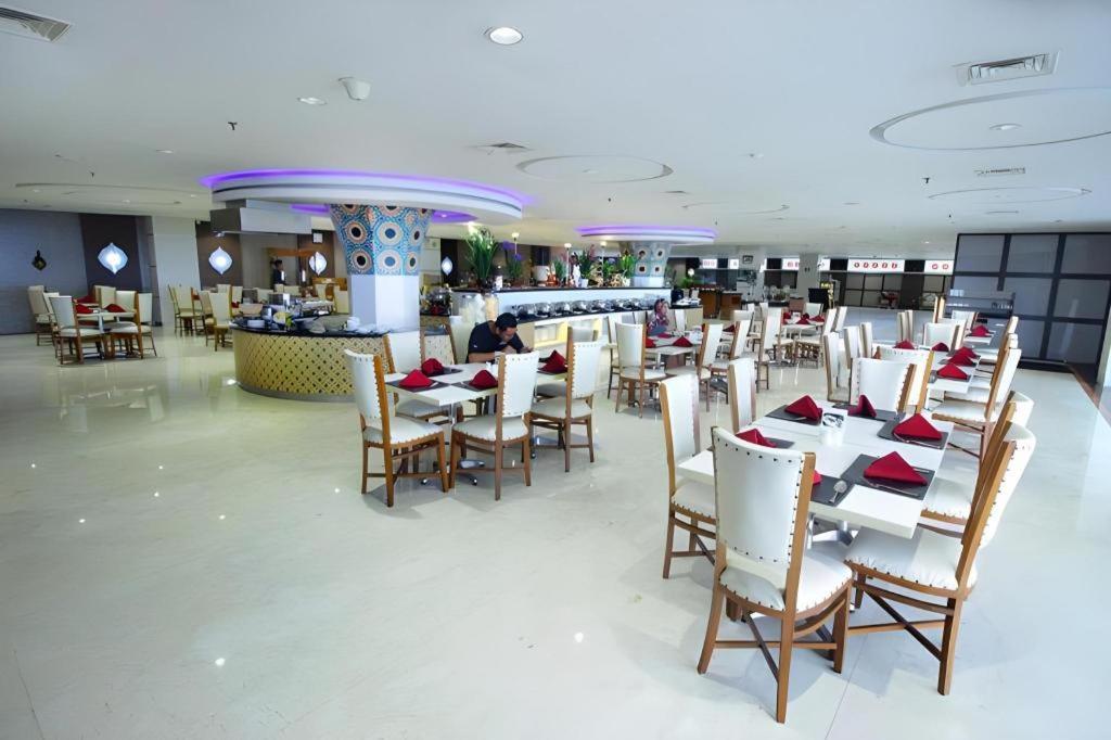 Grand Qin Hotel Banjarbaru Exteriör bild