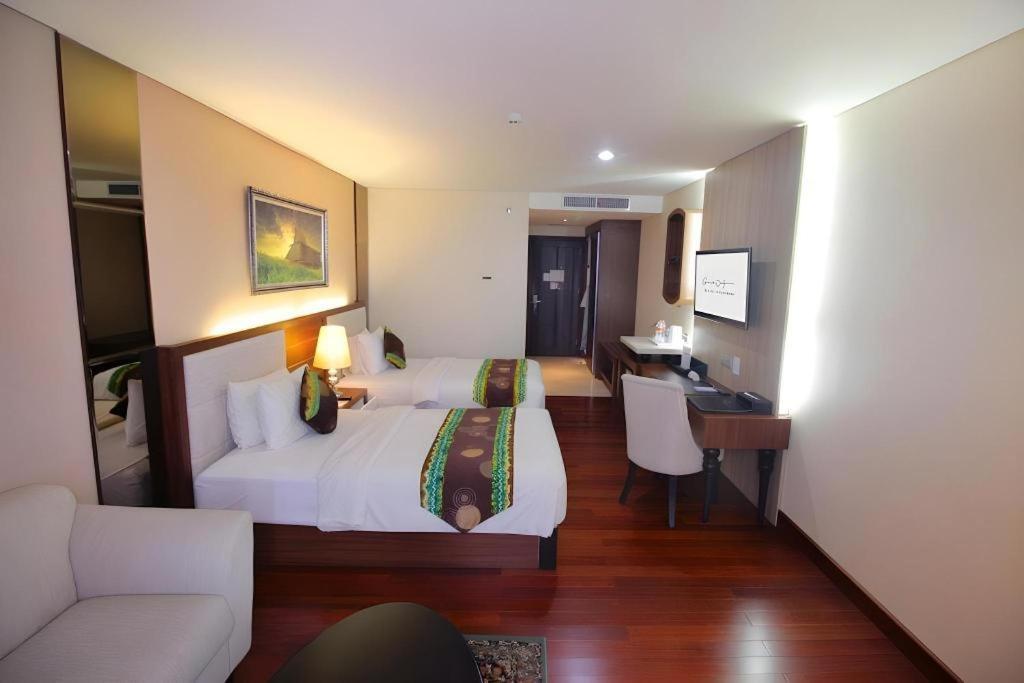 Grand Qin Hotel Banjarbaru Exteriör bild