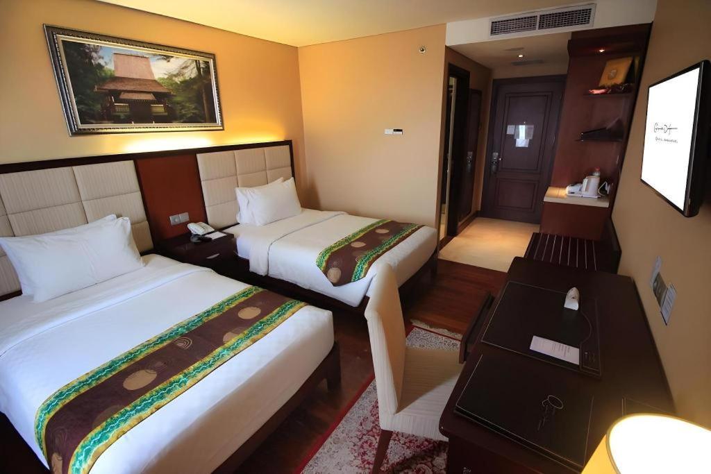 Grand Qin Hotel Banjarbaru Exteriör bild