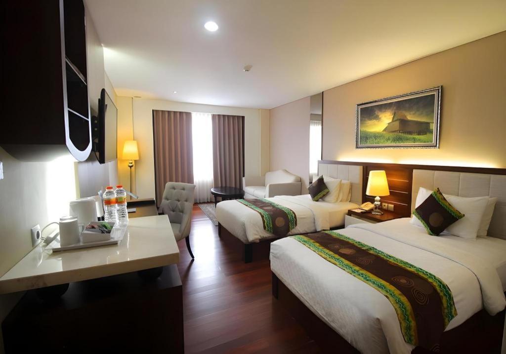 Grand Qin Hotel Banjarbaru Exteriör bild
